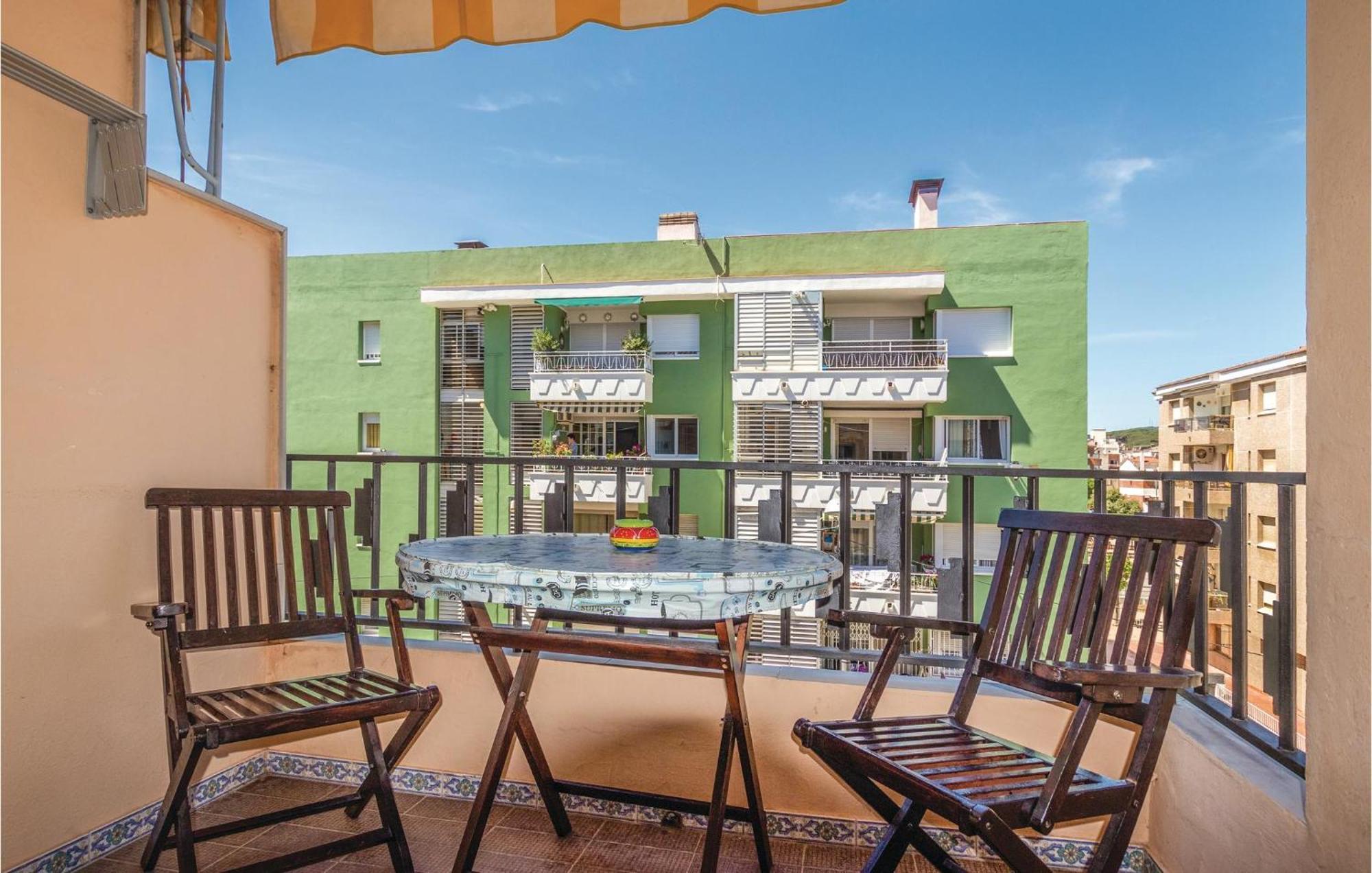Stunning apartment in Pineda de Mar w/ 1 Bedrooms Exterior foto